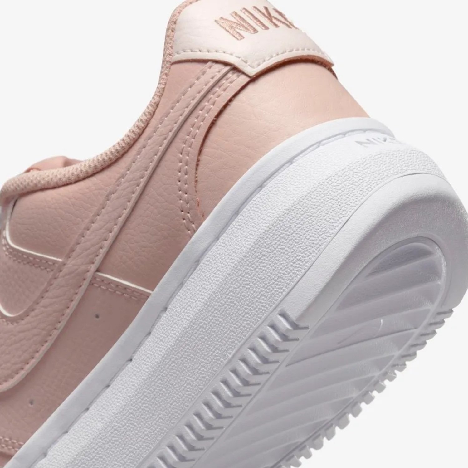 TENIS NIKE MUJER COURT VISION ALTA